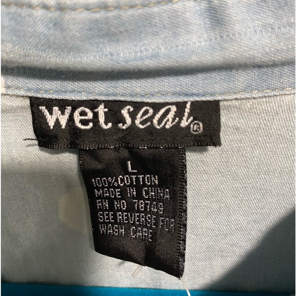 CHAMBRAY LG POLKA DOT CROPPED SHIRT (F) - Picture 5 of 11